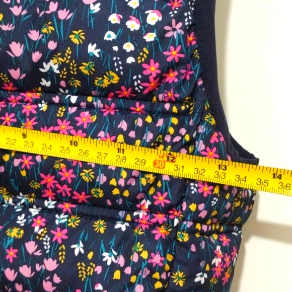 Gap Floral Puffer Vest Size Medium - Picture 9 of 10